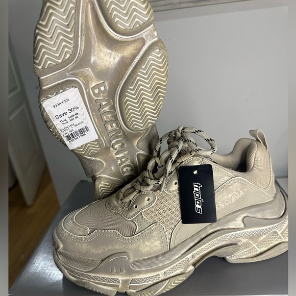 Balenciaga Triple S Low Top Sneakers in Womans Size 39 - Picture 4 of 10